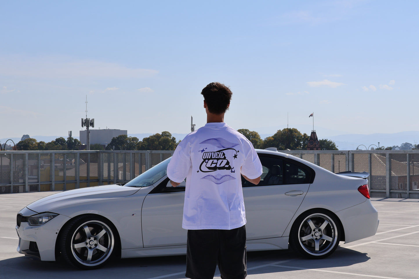 UNIVERSE OVERSIZED TEE